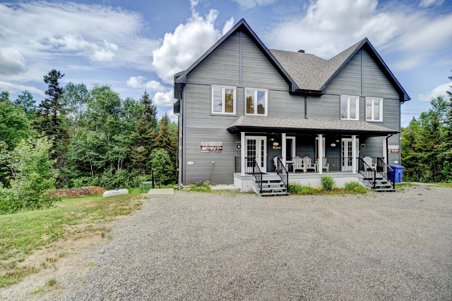 32 B De Vebron Apartment L'Anse-Saint-Jean Exterior photo